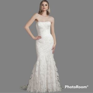 BLUE BY ENZOANI Casablanca Lace White Mermaid Shape Wedding Dress Size US 2